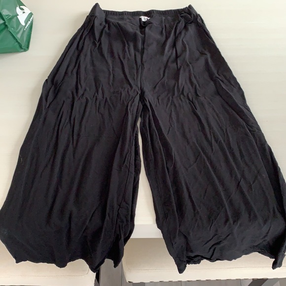 ARDENE | Capri Pants - Picture 2 of 2